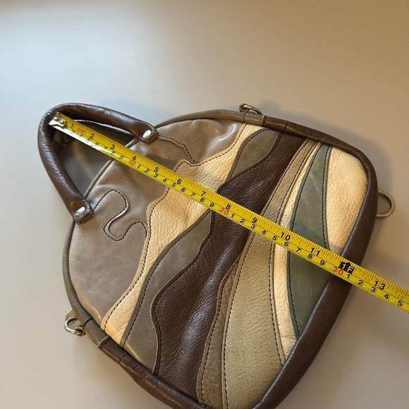 Grooves & Grain Handmade Leather Handbag with Mountain Design - Picture 5 of 7